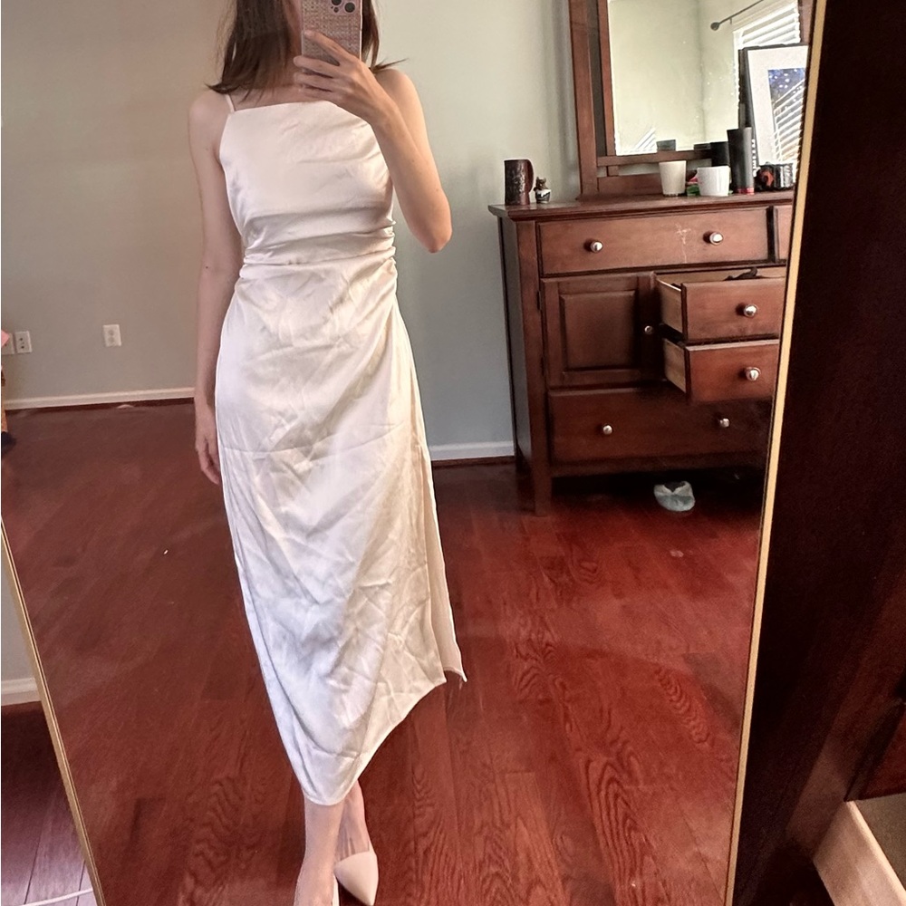 Elegant White Sleeveless Dress